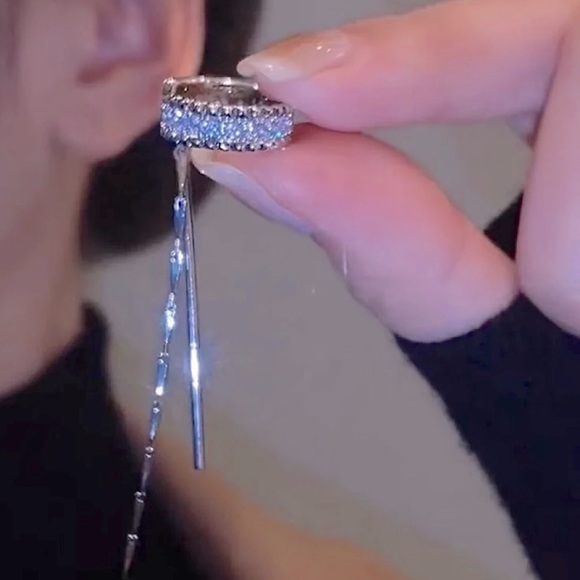 ✨✨White Gold Tassel / Cuff Earring ✨✨✨ - Picture 4 of 4